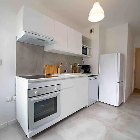 Avec Jaccuzzi 15 Min Du Centre De Lyon Apartment Villeurbanne