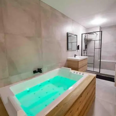 Avec Jaccuzzi 15 Min Du Centre De Lyon 빌뢰르반